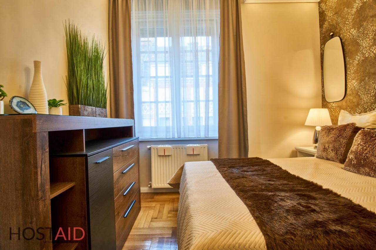 R7 Design Apartment - Hostaid Будапеща Екстериор снимка